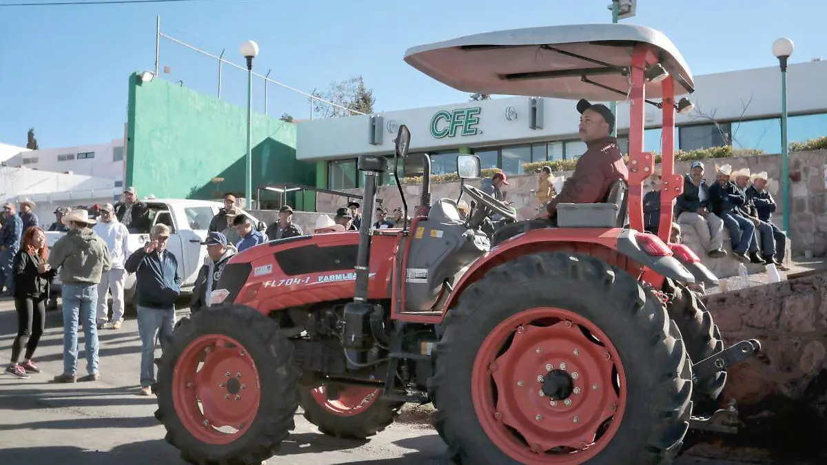 Protesta de productores ante CFE